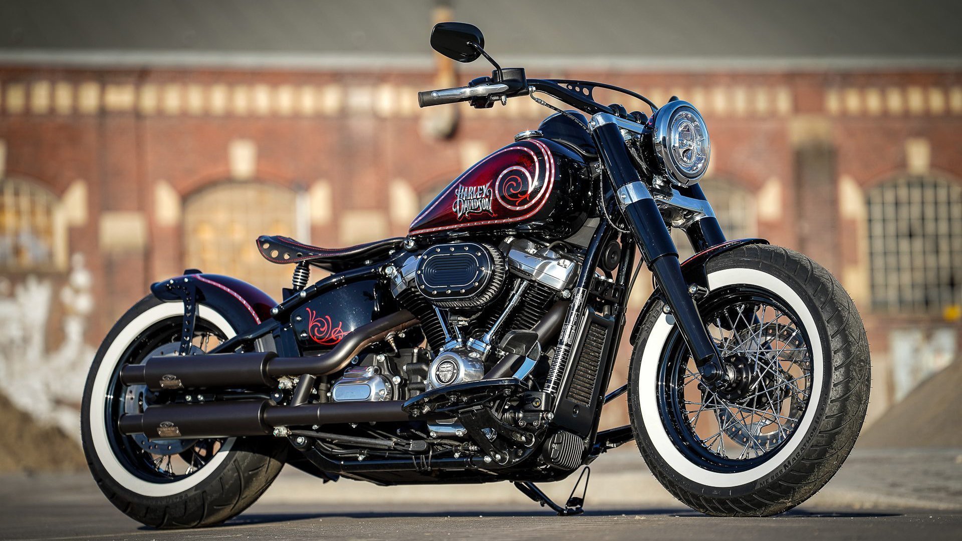 尤文图斯边路连线形成高频传中,尤文图斯锋线