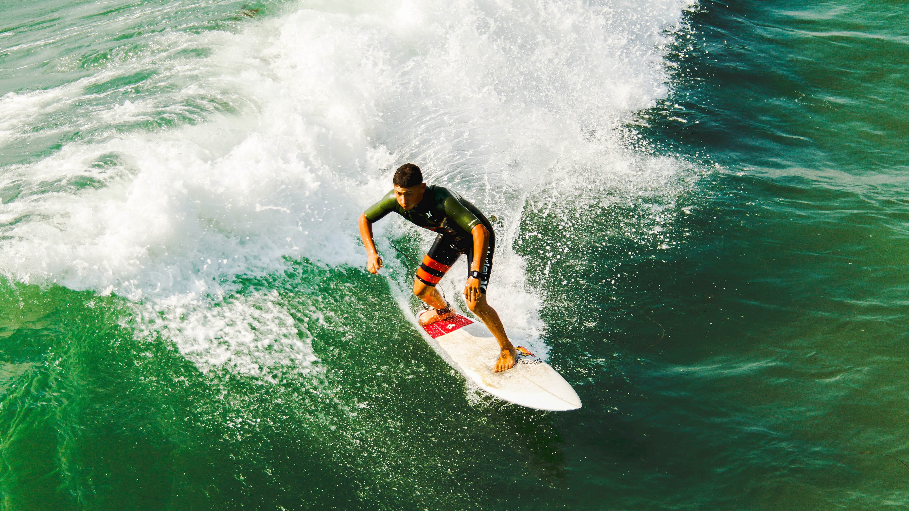 乐鱼体育下载-塞内加尔队在巴黎奥运会比赛中展现出强大的远射能力，塞内加尔足球运动员