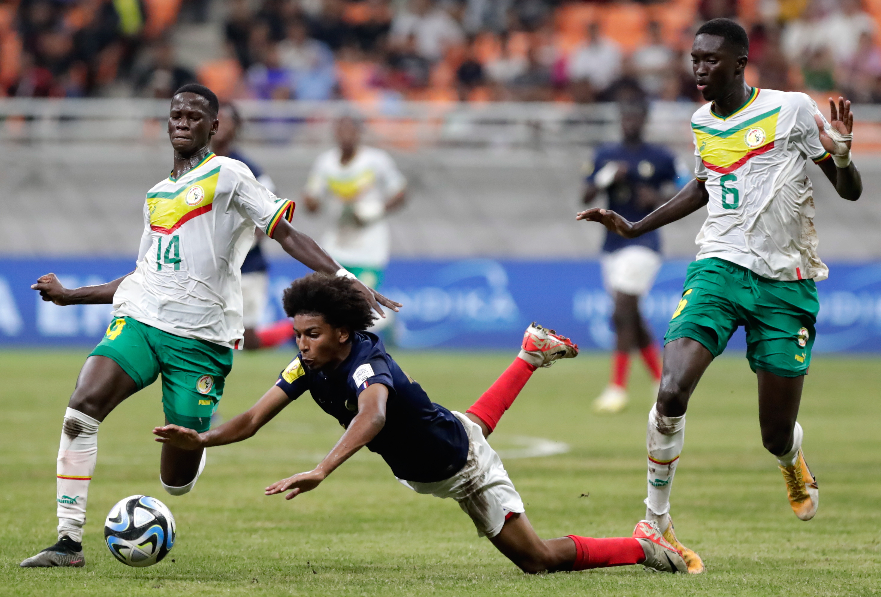 乐鱼体育:冯潇霆经验分享:对年轻球员的指导与帮助 乐鱼体育:冯潇霆经验分享:对年轻球员的指导与帮助